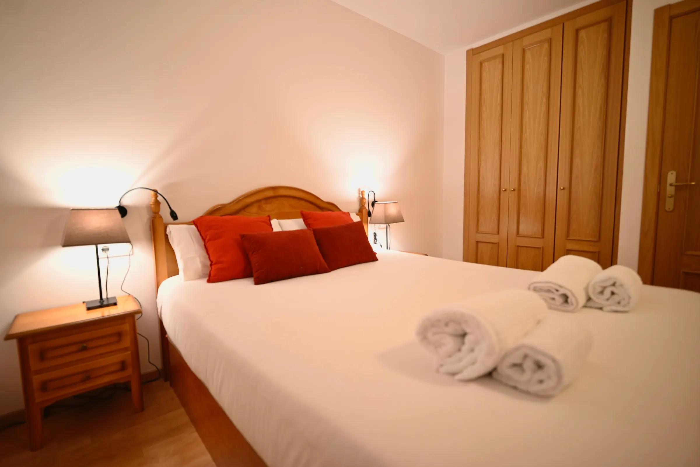 Apartamento con balcón y vistas