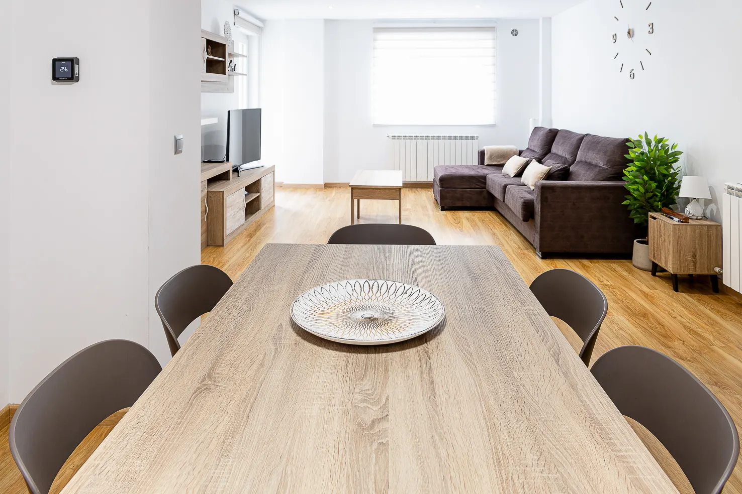 Terraza con Vistas · Escritorio y Cocina Completa